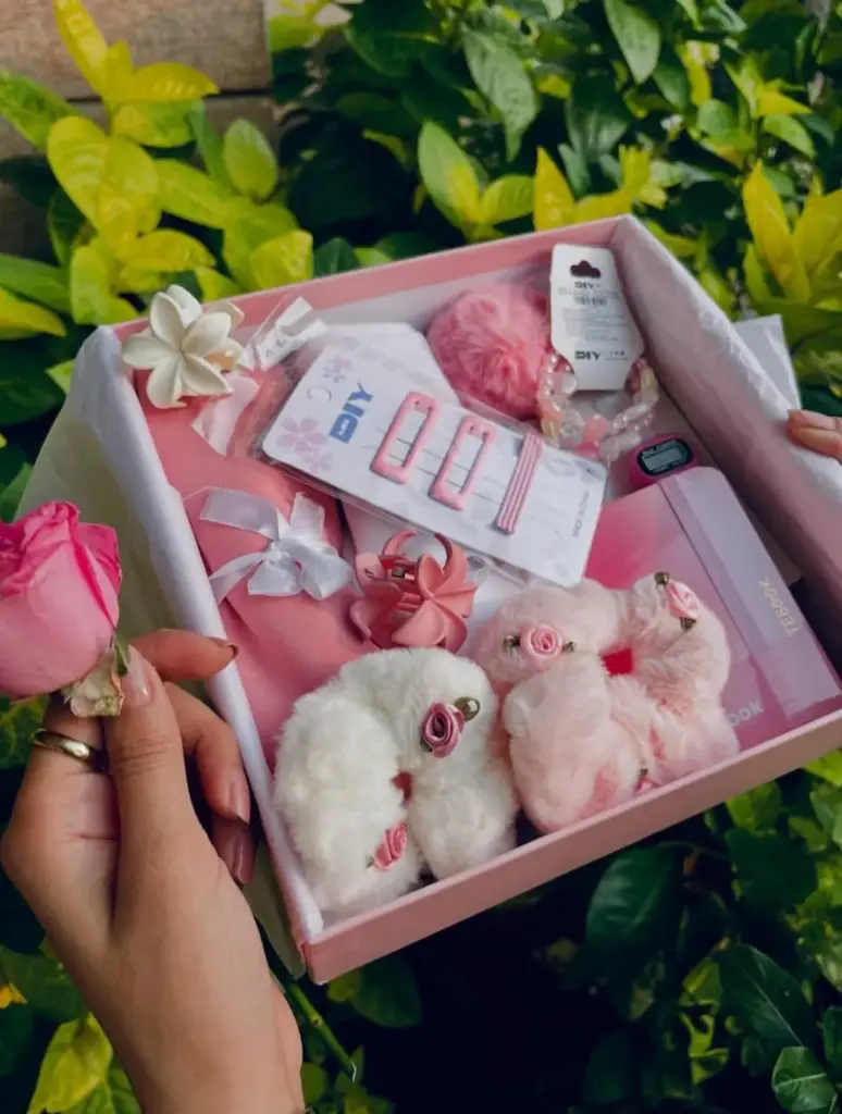 PINK HAMPERS GIFT BOX